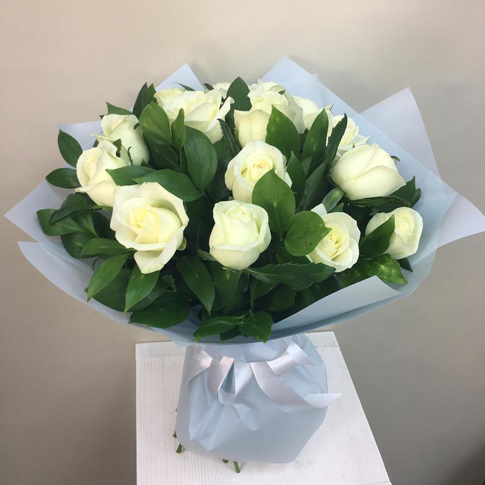 Букет 15 Белых роз Проуд в Армянске