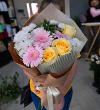 Букет цветов из:  Герберы, Розы и Хризантемы в Армянске