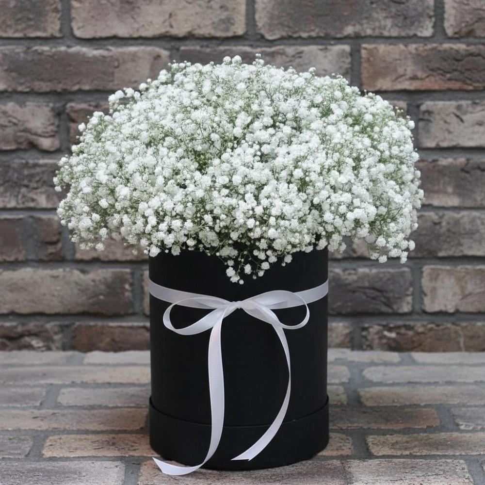 Цветочная композиция из Гипсофила в шляпной коробке в Армянске