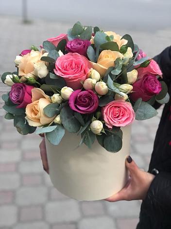 Цветочная композиция из Розы в шляпной коробке в Армянске
