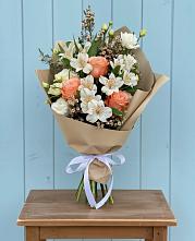 Букет цветов из:  Альстромерии, Лизиантусы, Розы и Хризантемы в Армянске