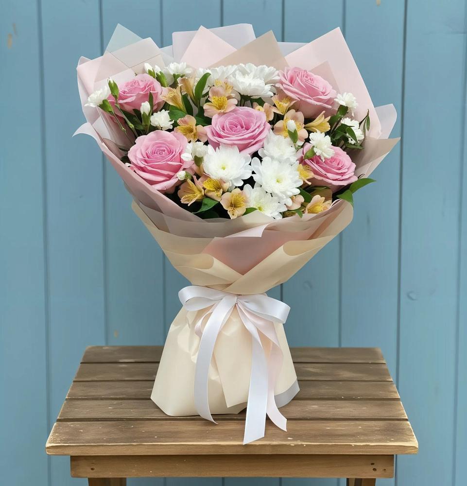 Букет цветов из: Гвоздики, Орхидеи и Розы в Армянске