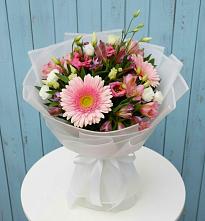 Букет цветов из:  Герберы, Альстромерии и Лизиантусы в Армянске