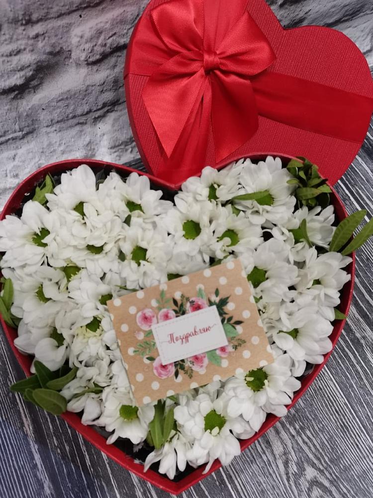 Цветочная композиция из Хризантемы в виде сердца в Армянске