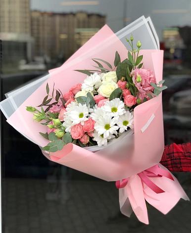 Букет цветов из: Розы, Лизиантусы и Хризантемы в Армянске