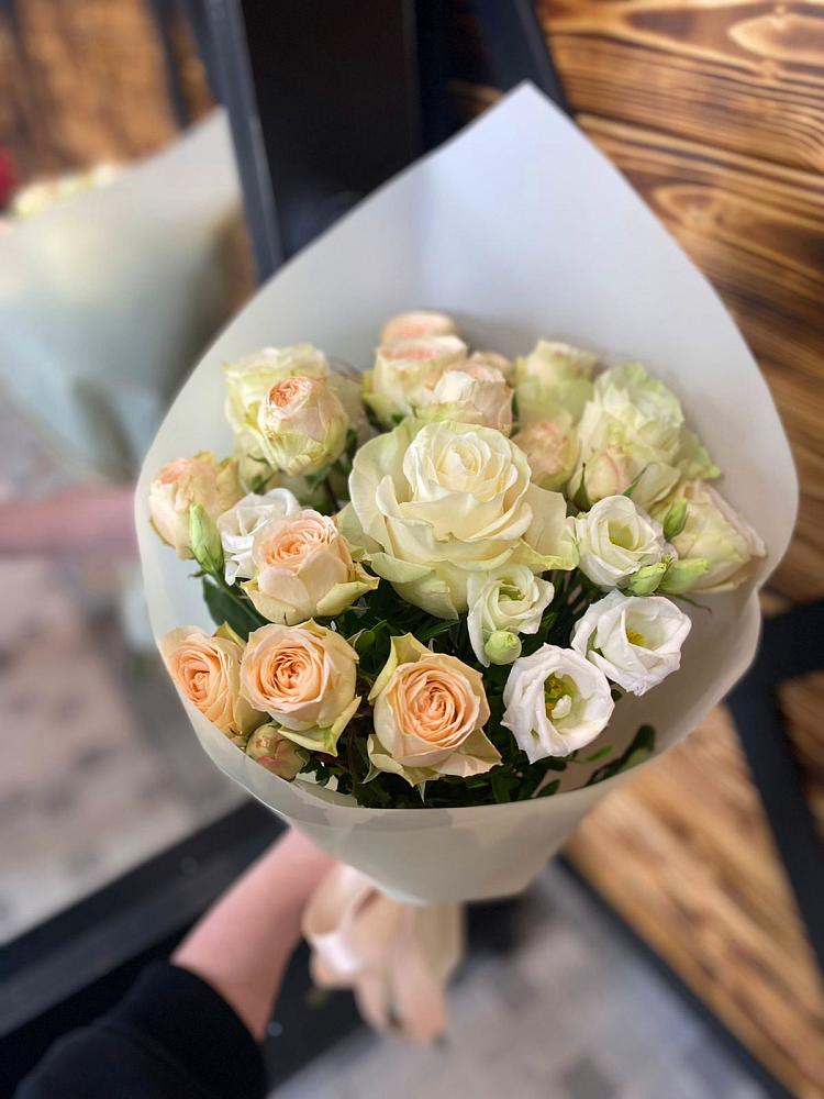 Букет цветов из: Розы и Лизиантусы в Армянске